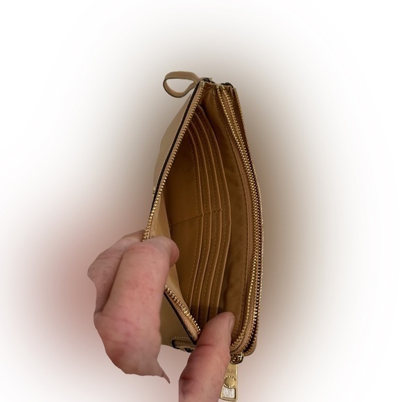 XTRA Slots (EUC) Coach Corner Zip Wallet Light Saddle 8 Card Wristlet - Picture 3 of 6